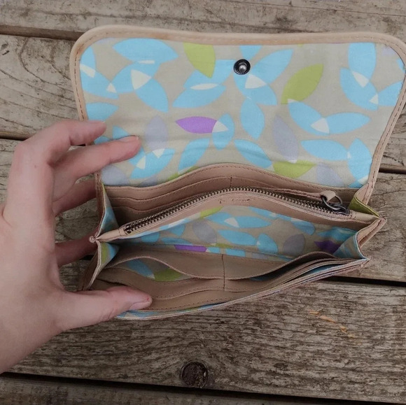 Fossil Leather Wallet - Picture 9 of 13